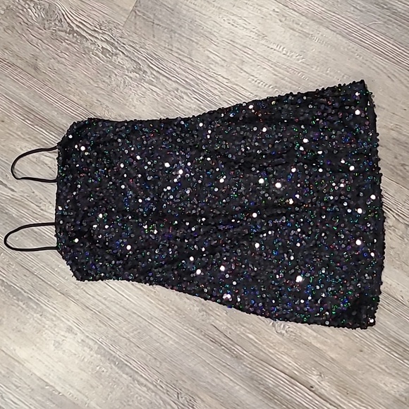 Black sleeveless mini dress with sequins and a form-fitting design - Picture 3 of 8